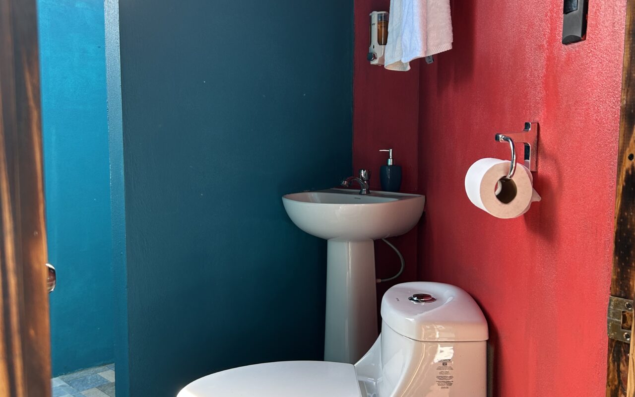 creame 3 grupos de key words para seo para un vacation rental llamado fortuna glamping