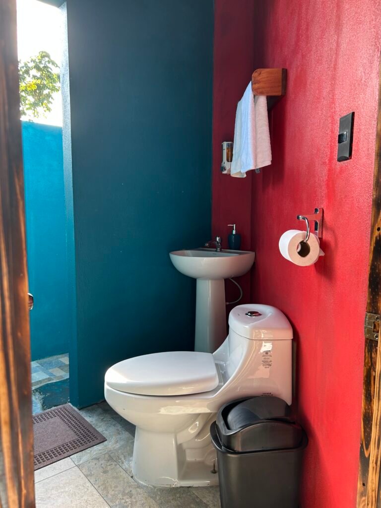 creame 3 grupos de key words para seo para un vacation rental llamado fortuna glamping